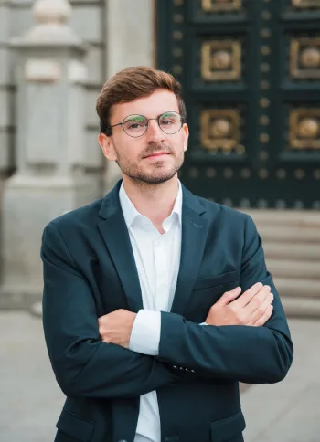 Our Financial Experts The Team  Member Solution. - 爱游戏yuliyun